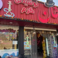 خانمی خوش رو برای بار گرم و سرد کافه
