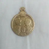 سکه تاج گذاری شاه و فرح و ولیعهد