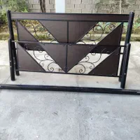 تخت خواب دونفره و یک عدد تک نفره همه فلزی