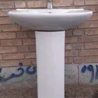 روشویی با پایه و شیر اب سالم