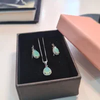 ست گردنبند و گوشواره اشکی سبز . کاملا نو|بدلیجات|تهران, طرشت|دیوار
