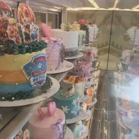 کارگر ساده برای کار در قنادی