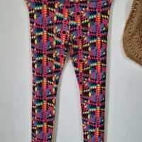 تعدادی لگ ورزشی دخترانه سایز ۳۲