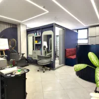 دفتر اداری دوطرف‌نور ۵۵ متر بر پل چمران