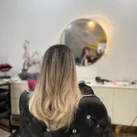 ارایشگاه اموزشگاه