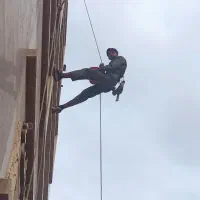 کار در ارتفاع پیچ و رولپلاک عایق نانو کنیتکس شستشو|خدمات پیشه و مهارت|صدرا-فارس, فاز ۱|دیوار