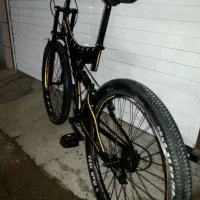 یک لوستر و دوتا دوچرخه آلومینیوم