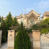 ویلا باغچه نیم پیلوت ۲۵۰ متر شهرکی سندتکبرگ