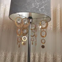 آباژور ایستاده