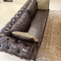 مبل چستر چرم ۵ نفره و ۸ عدد صندلی نهارخوری چستر