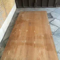 میز چوبی با پایه