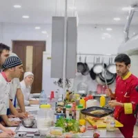 استخدام اشپز آقا و خانم . نیروی خدماتی خانم