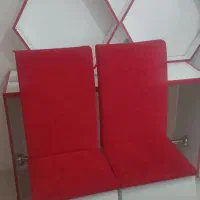 میز آرایشگاه با سه تا باکس لوازم و دو تا صندلی