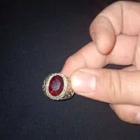 انگشتر رنگ قرمز