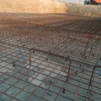 استاد بنا کارهای بلوک کاری .شیب بندی انجام میدهم