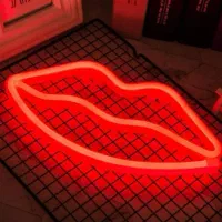 عروسک و لب قرمز