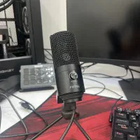 میکروفن استادیو برای تولید محتوا