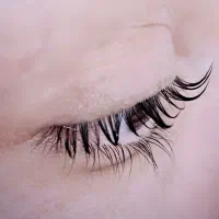 آرایشی لیفت مژه و ابرو