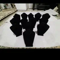 تعدادی مانکن زیورالات به فروش می رسد