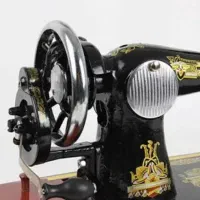 چرخ قدیمی مشکی