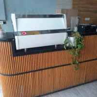 دستگاه قهوه همراه میز