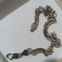 گمشده عکس نیست یه زنجیر وحرز