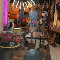 فروش گیتار والنسی|گیتار، بیس، امپلیفایر|نیشابور, فردوس شمالی|دیوار