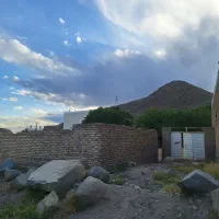 زمین پایین کوه