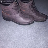 کتونی و پوتین|کیف، کفش، کمربند|اسفراین, |دیوار