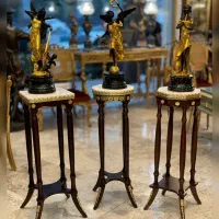 استند کنار سالنی و میز اباژور