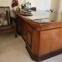 میز اداری ومیز منشی وتعدادی صندلی