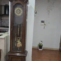 ساعت کنار سالنی