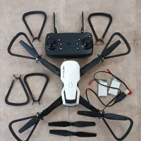 یک دستگاه کواد کوپتر سالم با تجهیزات اضافه مدل sky