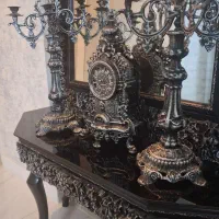 میز تلویزون و اینه و شمعدان