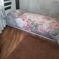 تخت یک نفره به همراه تشک و رو تختی