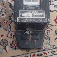 کنتور برق قدیمی سویسی پلمپ سالم|کلکسیون اشیاء عتیقه|قم, منبع آب|دیوار