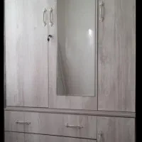 کمد دیواری سفارشی ساز با دستگیره های خاص و محکم