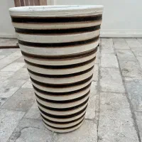 گلدان سفالی و پلاستیکی کاملا تمیز و در حد نو