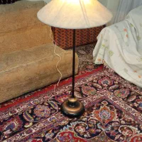 آباژور ایستاده