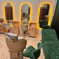 تجهیزات ارایشگاهی|آرایشگاه و سالن‌های زیبایی|گلپایگان, |دیوار