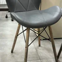 فروش صندلی کاملا نو و درجه یک میز و آیینه و تخت