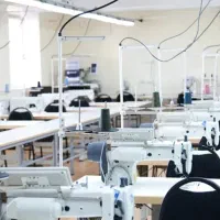 استخدام در تولیدی مانتو  (دوزنده و اتوکار ماهر)