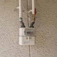 کمکی یا کارگر لوله کشی گاز و آب