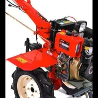 شخم زنی کنار درختان