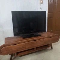 تلوزیون 32 اینچ سامسونگ کاملا سالم به همراه میز