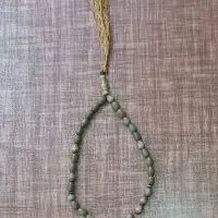 تسبیح 33 دانه قدیمی سنگ یشمی ( سرپانتین طبیعی)