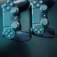 ۲عدد دسته ps4 اصلی در حد نو