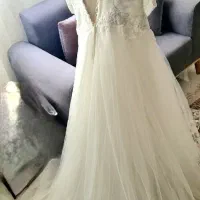 فروش لباس عروس دنباله دار مناسب سایز ۴۶تا ۵۴|لباس|اصفهان, کوی شهید کشوری|دیوار