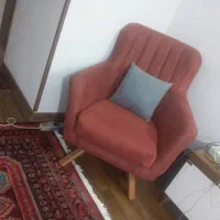 مبل ۷نفره درحدنوبه فروش می رسد.