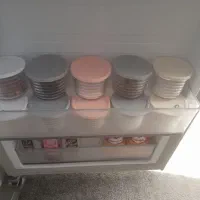 تعدادی ضرف یخچالی